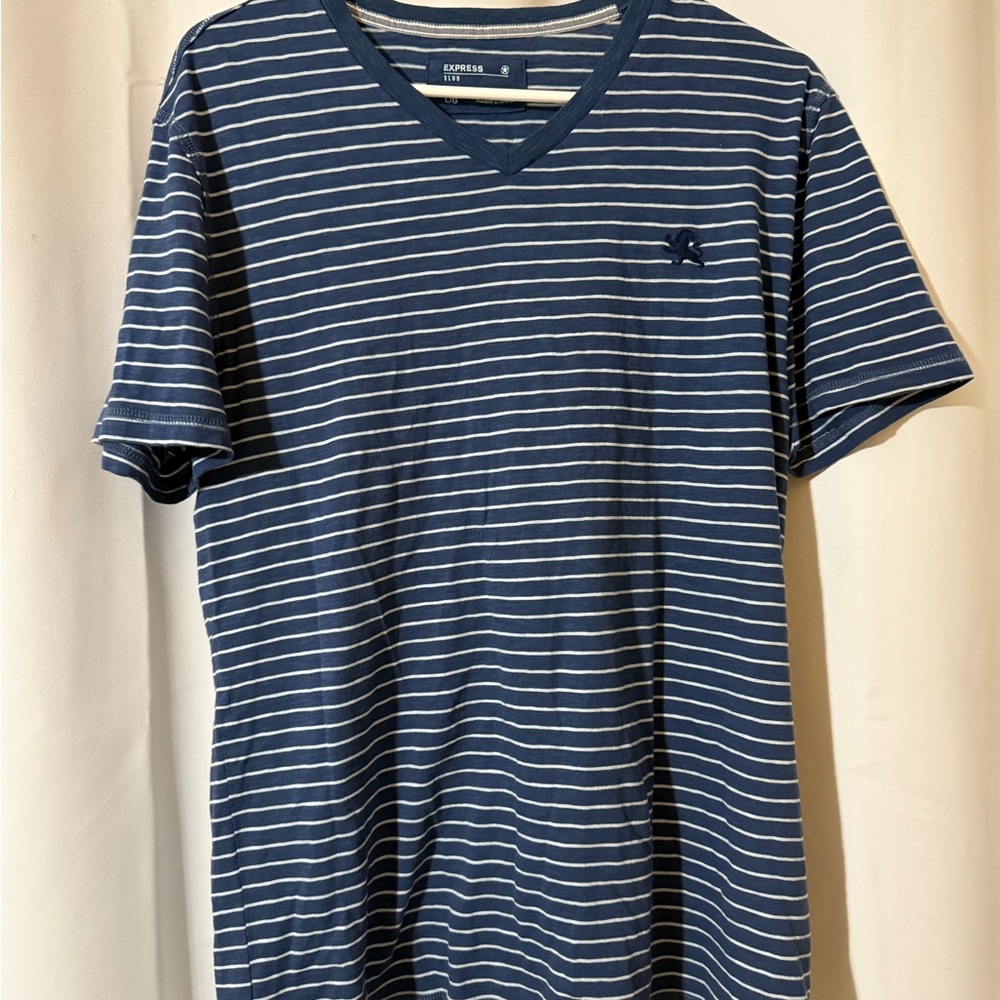 Express Men's Navy and White Striped V-Neck Tee